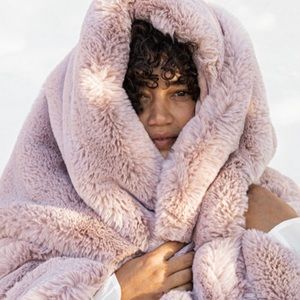 NEW UNHIDE  LIL MARSH - SMALL ROSE BABY FAUX FUR BLANKET